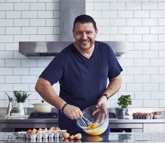 Help me Manu. I’ve promised the wife breakfast in bed. manu scrambled eggs